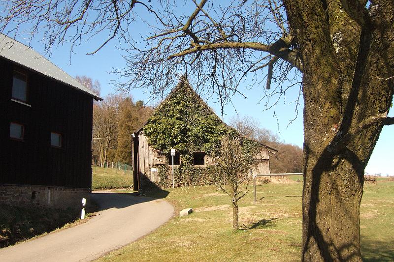 2011-03- (16).JPG - Das Gehöft unseres netten Landwirts a.D. bei Oberfeldbach